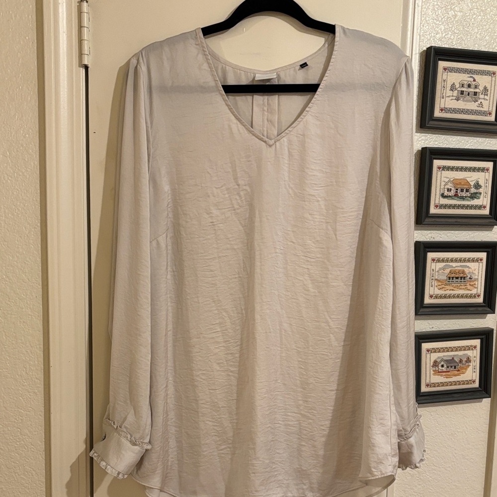Cabi Platinum Silky long sleeve blouse